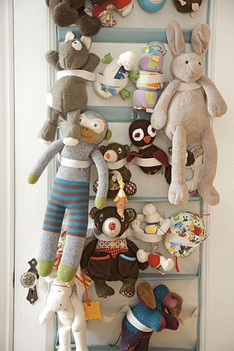 this organizer simply has elastic straps. It’s great to display the stuffed animals on a wall or a door and super easy to take out and use and also put them away.